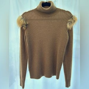Women’s Worth NY brown sweater with Faux fur trip on the shoulders. Soft S